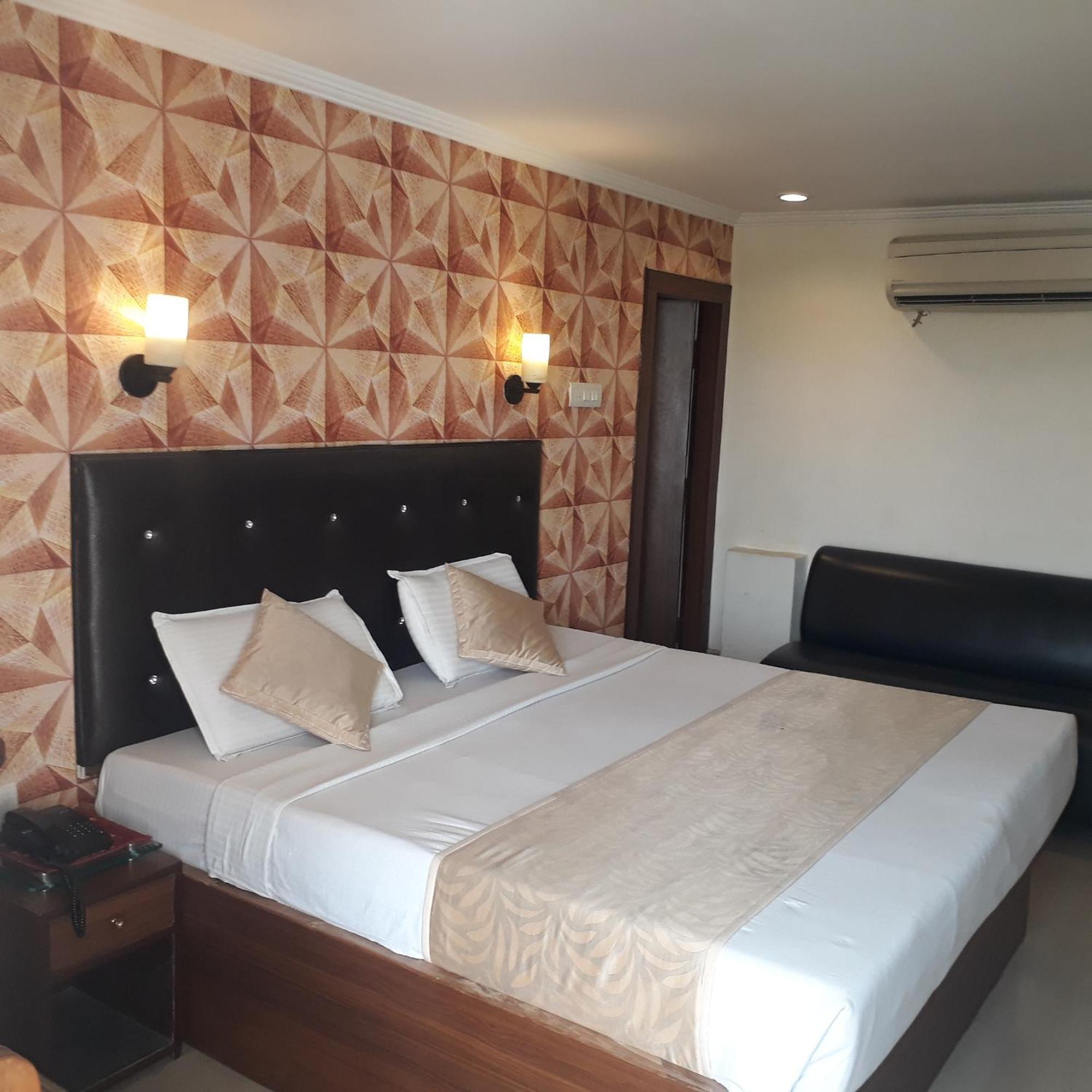 Hotel Ur Prayagraj Exterior foto
