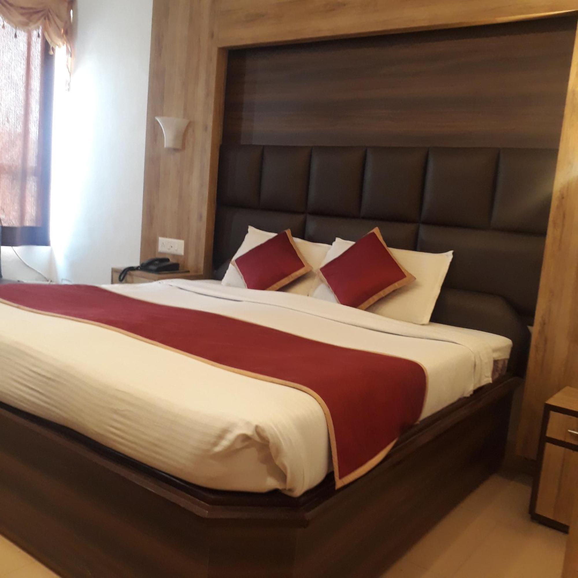 Hotel Ur Prayagraj Exterior foto